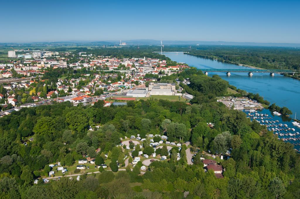 Готель Donaupark Camping Tulln Tulln An Der Donau Екстер'єр фото