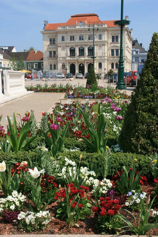 Готель Donaupark Camping Tulln Tulln An Der Donau Екстер'єр фото