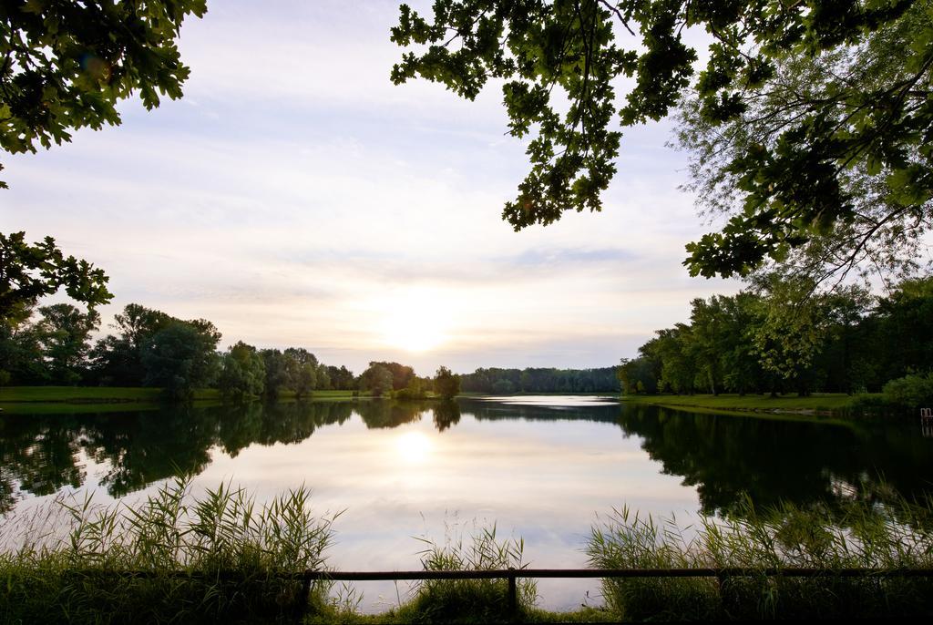 Готель Donaupark Camping Tulln Tulln An Der Donau Екстер'єр фото