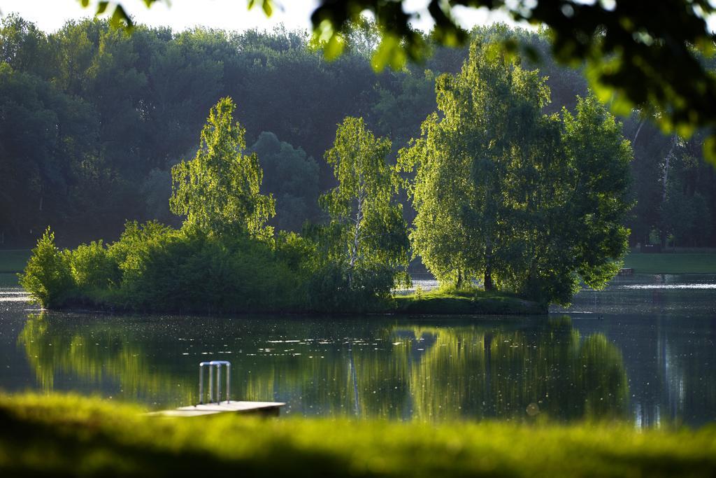 Готель Donaupark Camping Tulln Tulln An Der Donau Екстер'єр фото